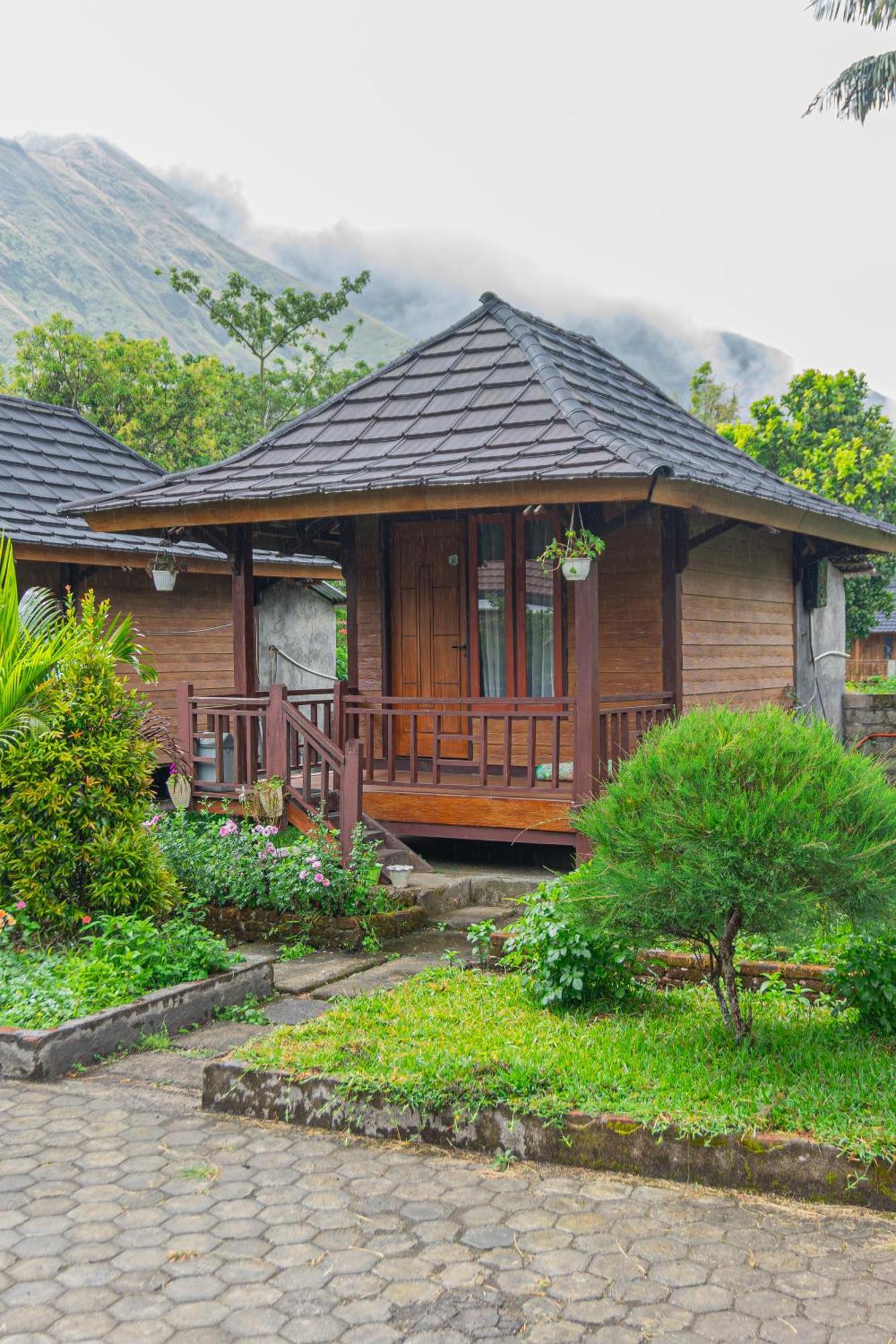 Puncak Rinjani Lodge Сембалун Лауанг Екстериор снимка